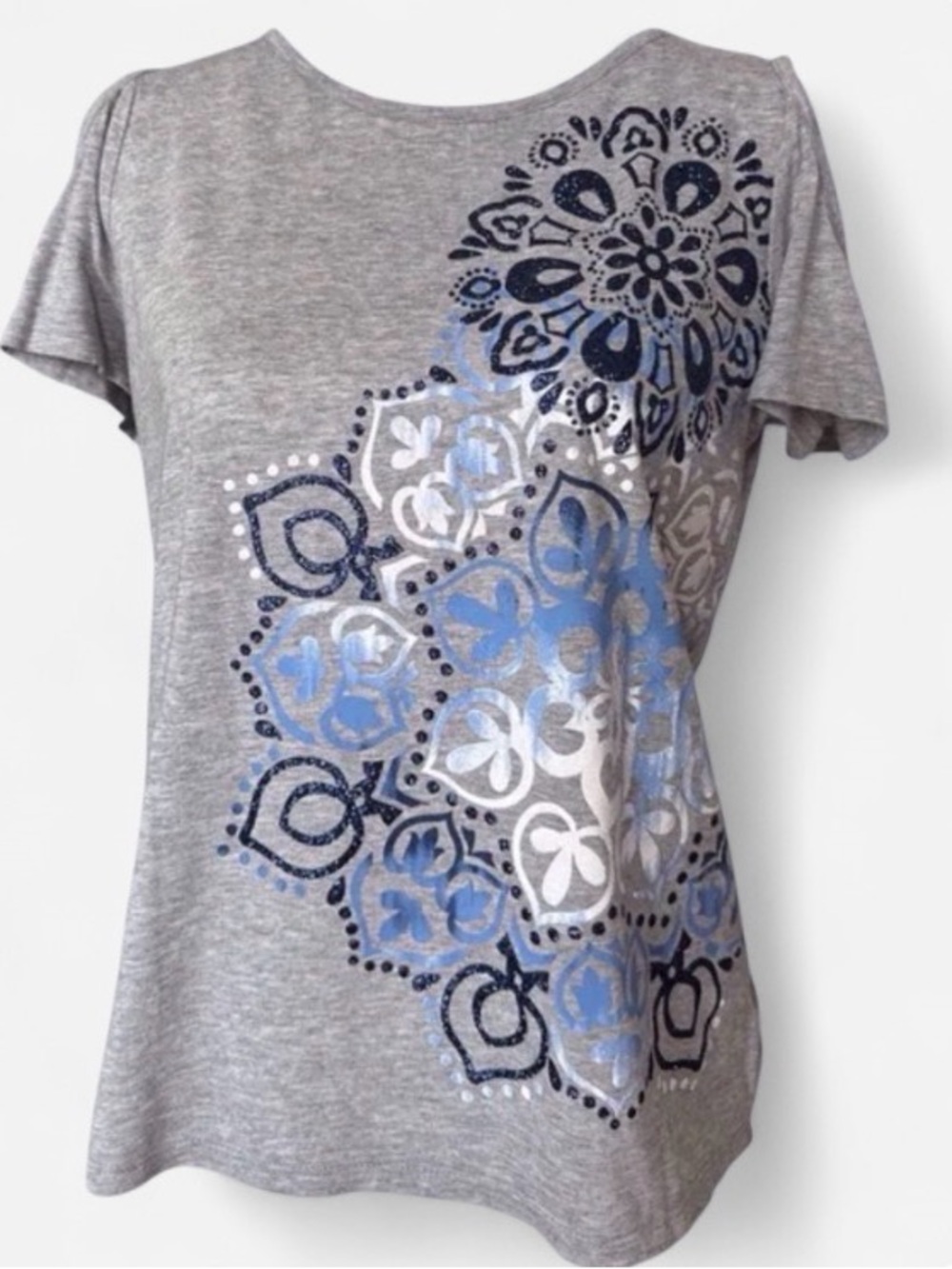 Justice Grey Tee with Blue and White Floral Medallion 💙🤍